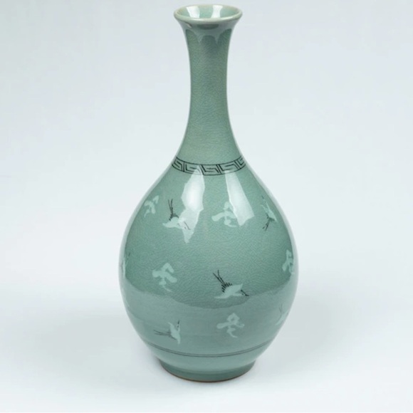 Rare Korean Celadon Jubyeong Vase with Incised Crane and Cloud Decoration - Picture 1 of 6